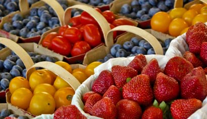 Picture of strawberries, blueberries, tomatoes